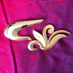 JJ 1886 gold tone brooch bundle